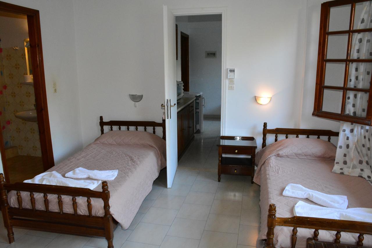 Voula Apartments Agia Marina  エクステリア 写真