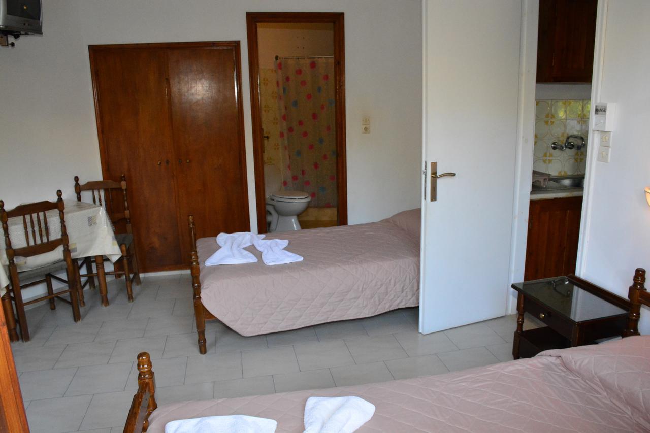 Voula Apartments Agia Marina  エクステリア 写真